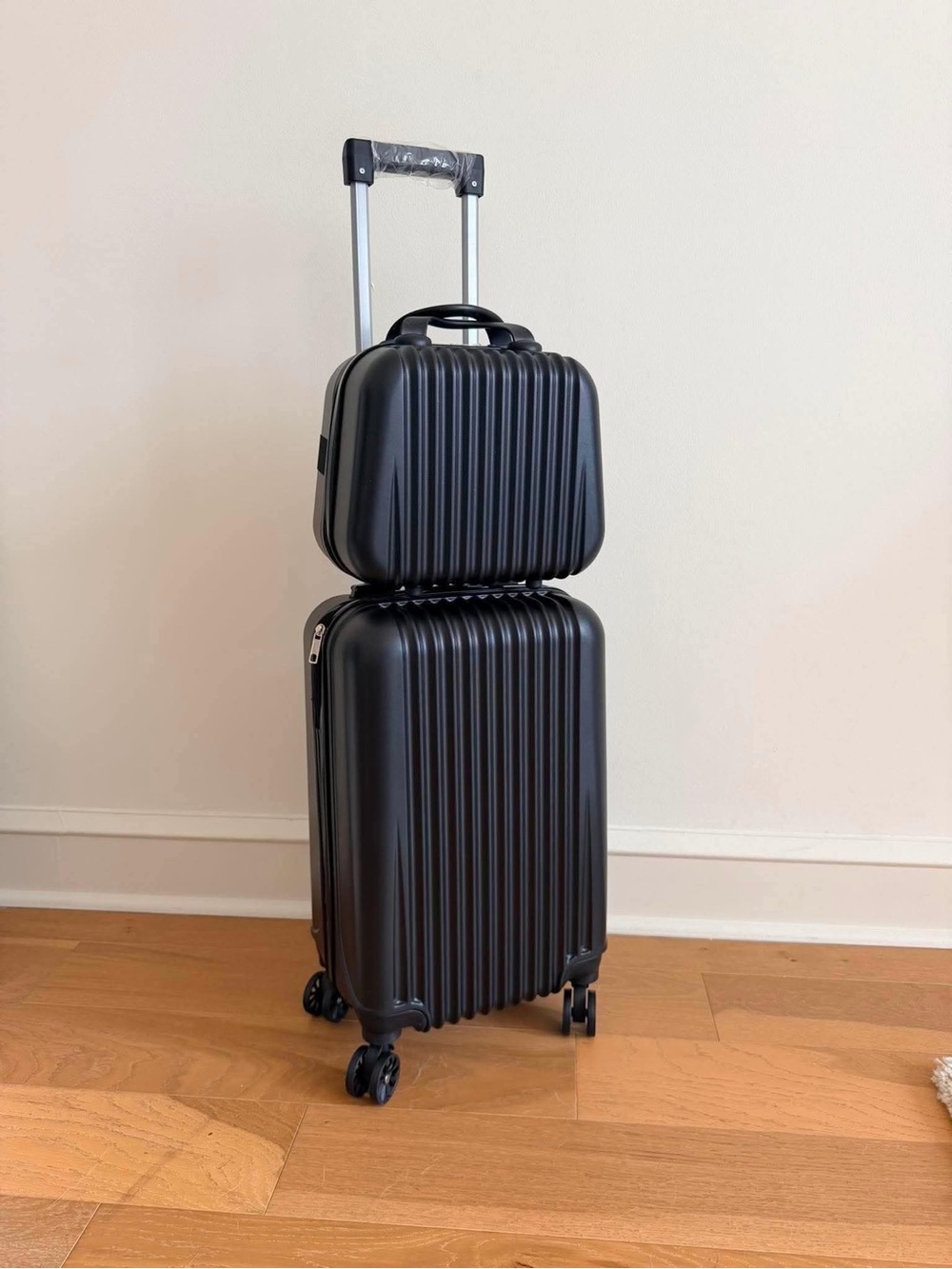 2-Piece Carry On Luggage Set 20” Rolling Suitcase + 14” Makeup Bag TSA Lock